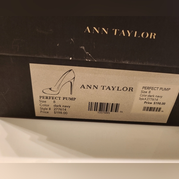 Beautiful Ann Taylor Perfect Pumps Dark Navy size 8 - Picture 7 of 7